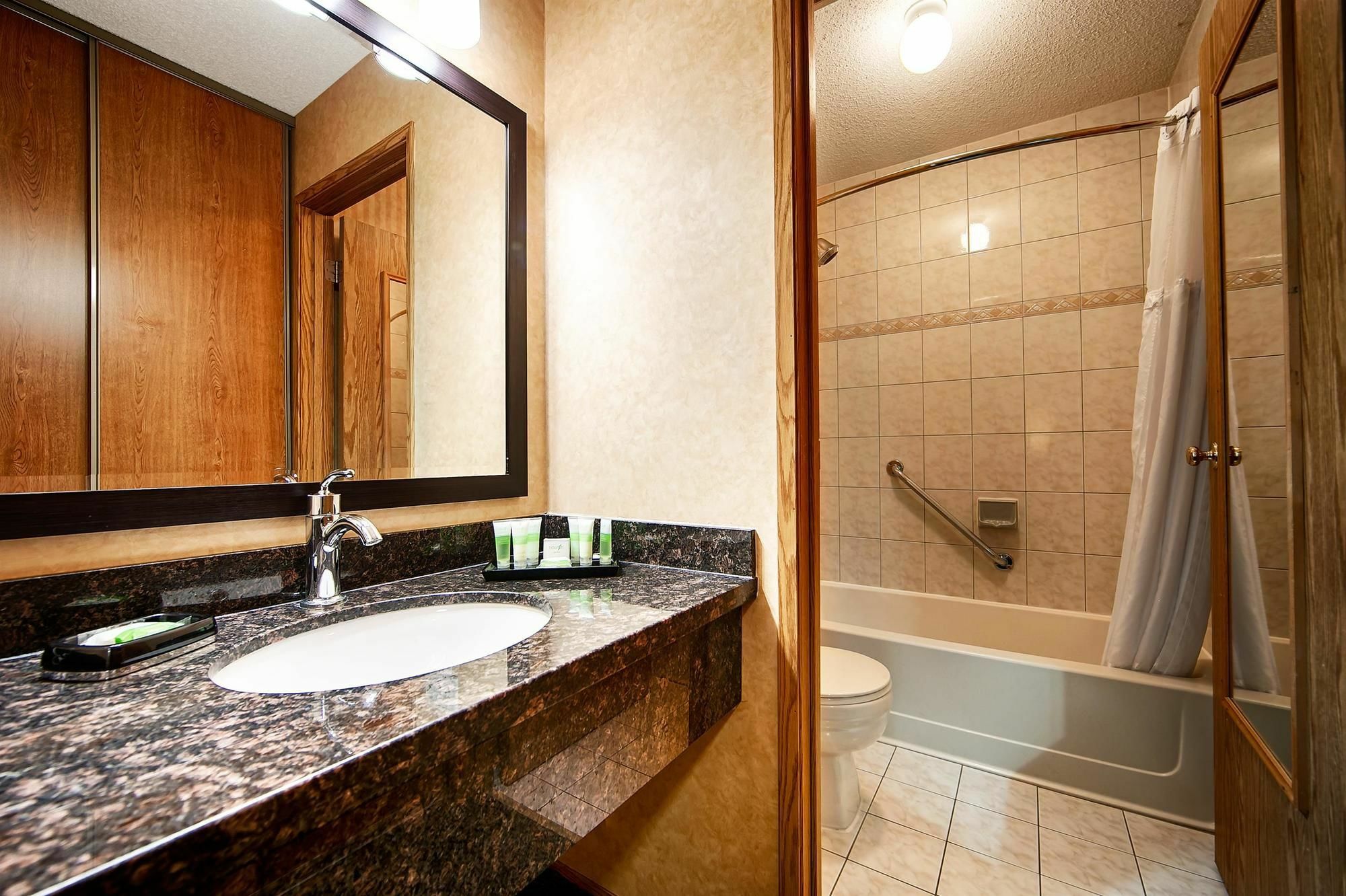 Best Western Plus Country Meadows Inn Aldergrove Exterior foto